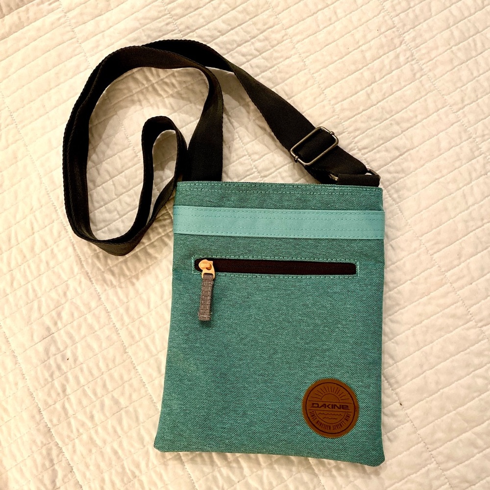 DAKINE Crossbody Perfect Size, adjustable strap